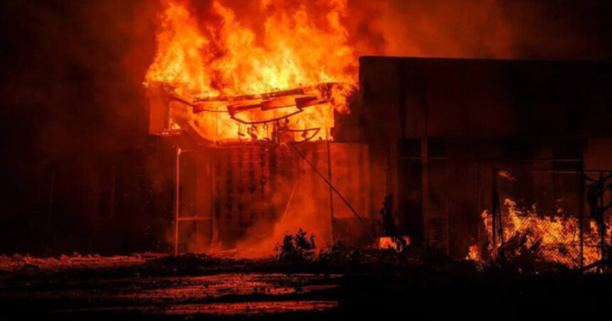 Focul nimicitor a cuprins Insulele Marshall: Parlamentul distrus de flăcări! 1 incendiu devastator in insulele marshall cladirea parlamentului a fost mistuita de flacari 68ad64d7af69f