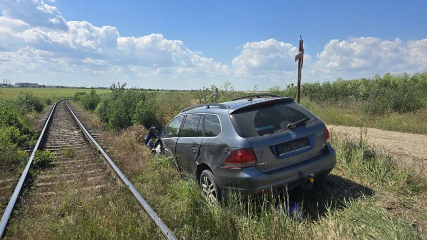 Accident feroviar la Târgușor: Un tren a lovit o mașină! 1 incident feroviar o masina a fost acrosata de un tren la targusor 688f77e0153f4