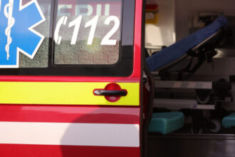incident grav in capitala doua femei au ajuns la spital dupa ce un copac s a prabusit peste ele 68a349d94c716