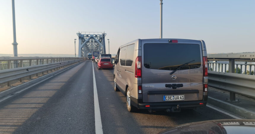 Infotrafic: Congestie pe podul Giurgiu - Ruse la ieșirea din țară. Opțiuni de ocolire disponibile 1 infotrafic aglomeratie la iesrea din tara pe podul giurgiu ruse ce rute alternative exista 688da8606df76