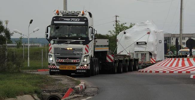 Înghesuială pe drumuri: Transporturi de mari dimensiuni duminică după-amiază. 1 infotrafic transporturi agabaritice duminica dupa amiaza 688f3e935031e