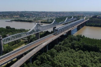 intarzieri de sute de minute pentru trenurile care merg spre litoral probleme la reteaua de contact intre fetesti si cernavoda 689fa7f48c552