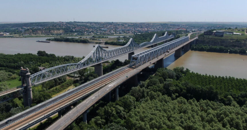 Trenurile spre litoral se confruntă cu întârzieri majore: dificultăți în rețeaua de contact între Fetești și Cernavodă 1 intarzieri de sute de minute pentru trenurile care merg spre litoral probleme la reteaua de contact intre fetesti si cernavoda 689fa7f48c552