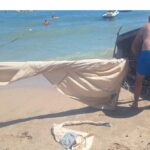 Efort de salvare fulgerător la Eforie Nord: salvamarul Ionuț reîntregește vieți după răsturnarea unui velier 3 interventie contra cronometru la eforie nord trei persoane salvate de salvamarul ionut de pe un velier rasturnat 68a1c30d8934c
