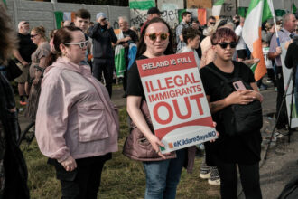 intoarce te in india mai multi imigranti au fost batuti si umiliti in irlanda considerata o tara primitoare 6899158b8f5a7