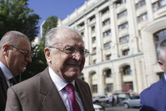 ion iliescu in cel mai important ziar american nu afemeiat nu iubitor nu s a imbogatit pe seama statului dar iubea prea mult puterea 68937560ead00