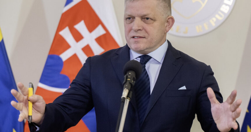 Strategia ambivalentă a Slovaciei: în vreme ce premierul pro-rus Fico critică Kievul, națiunea sa furnizează arme Ucrainei 1 jocul dublu al slovaciei in timp ce premierul pro rus fico ataca kievul tara sa vinde armament ucrainei 68a2dcaa0cdc1