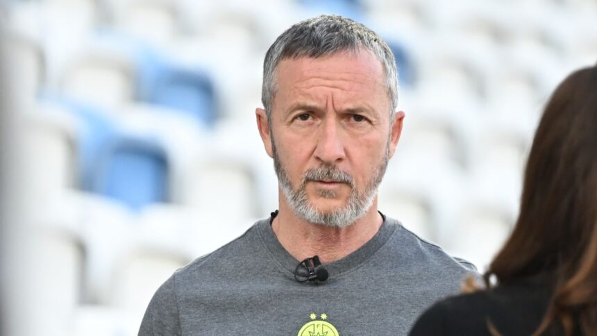 Meme își ia apărarea jucătorului: „A fi fan nu înseamnă că ai cunoștințe despre fotbal!” 1 jucatorul aparat cu dintii de meme daca esti suporter nu inseamna ca te si pricepi la fotbal 68a44bf9cf047