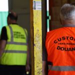 Fostul vameș acuzat de complicitate în mafia din Port rămâne în arest, judecătorii contestând eliberarea sa, după ce a distrus dovezi esențiale. 3 judecatorii nu l vor in libertate pe fostul vames implicat in dosarul mafiei din port complice la spagile percepute importatorilor cel care a inghitit unele probe 689d44ad32d76