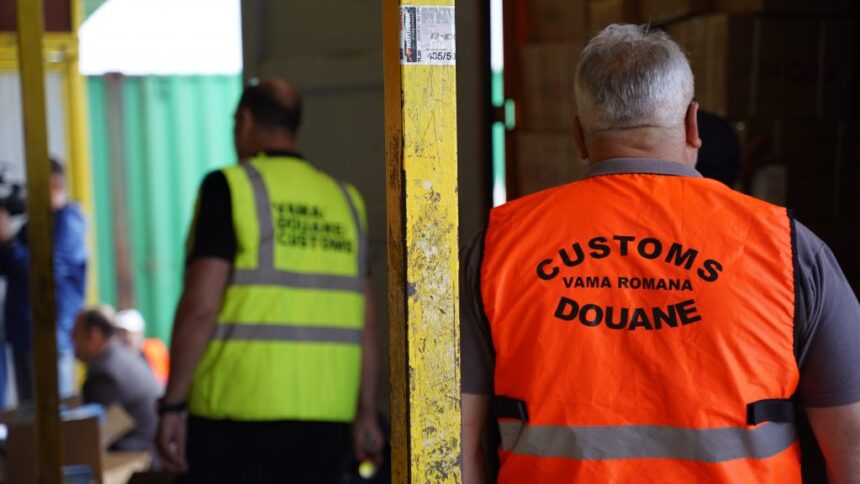 Fostul vameș acuzat de complicitate în mafia din Port rămâne în arest, judecătorii contestând eliberarea sa, după ce a distrus dovezi esențiale. 1 judecatorii nu l vor in libertate pe fostul vames implicat in dosarul mafiei din port complice la spagile percepute importatorilor cel care a inghitit unele probe 689d44ad32d76