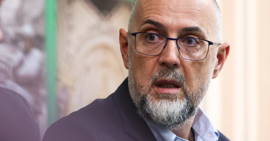 Kelemen Hunor: Fondul de pensie privat reprezintă economiile cetățeanului, iar alegerea utilizării acestora îi aparține în totalitate. 1 kelemen hunor pensia privata este economisirea cetateanului doar el decide cum dispune de suma depusa 6895fb085273d