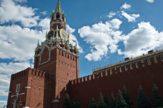 kremlinul sustine ca rusia ramane interesata de negocieri dar anunta ca nu va renunta la atacurile asupra ucrainei 68b04b67d1533