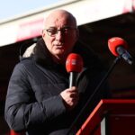 "Un mit al lui Aberdeen răspunde comentariilor lui Becali: 'Dacă aș fi căpitan, le-aș tăcea pe români!'" 2 legenda lui aberdeen intervine dupa declaratiile lui becali sa le inchidem gura romanilor asta as face daca as fi acum capitan 68ada9ae6602a