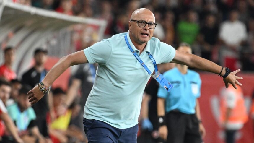 Leo Grozavu denunță deciziile arbitrului după meciul Rapid - Botoșani 2-1: "Nu aveau nevoie de intervenții externe!" 1 leo grozavu acuza arbitrajul dupa rapid botosani 2 1 n aveau nevoie de ajutor din exterior 689123ab80cc8