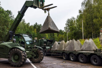 lituania baricadeaza granita cu belarus si exclava rusa kaliningrad cu obstacole antitanc dinti de dragon 68b345911575c