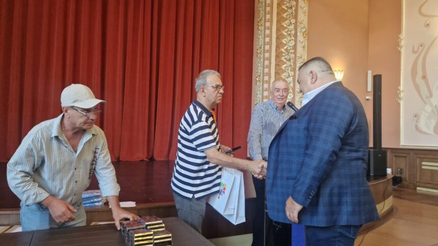 Reîntâlnire emoționantă a rugbiștilor constănțeni la Cazino: Alături de primarul Vergil Chițac, vicele CJC Răzvan Filipescu și președintele Camerei de Comerț Mihai Daraban 1 live foto video rugbistii din constanta revedere de suflet la cazino primarul vergil chitac vicele cjc razvan filipescu si presedintele camerei de comert mihai daraban printre invitati 688dca811a805