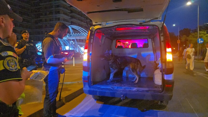 Șoferii din Mamaia, în vizorul poliției constănțene: Câinele Ares de la Brașov se alătură acțiunii! 1 live foto video soferii din mamaia luati la intrebari de politistii din ipj constanta la actiune participa si cainele ares din politia brasov 68a0cc134df76