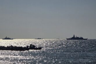 live foto video ziua marinei 2025 celebrata pe faleza cazinoului din constanta imagini impresionante mii de oameni si un spectacol militar de neuitat 689ed27cf25c1
