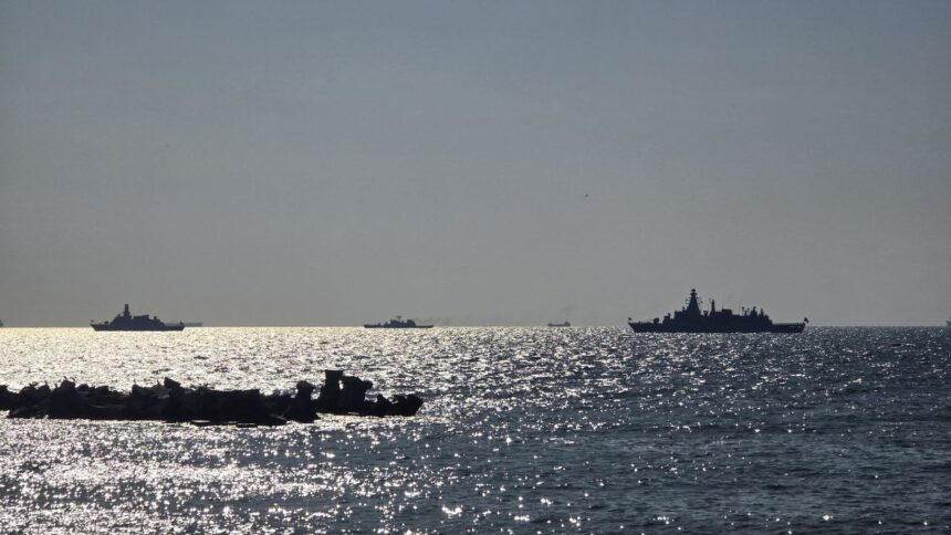 Sărbătoarea Marii, 2025: O desfășurare grandioasă pe Faleza Cazinoului din Constanța, cu mii de participanți și un spectaculos show militar 1 live foto video ziua marinei 2025 celebrata pe faleza cazinoului din constanta imagini impresionante mii de oameni si un spectacol militar de neuitat 689ed27cf25c1