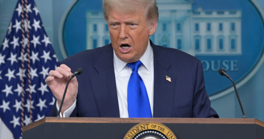 Donald Trump captivează atenția globului: Așteptarea declarațiilor din Biroul Oval se prelungește după ora 19:00 1 live video donald trump tine lumea cu sufletul la gura presedintele sua intarzie declaratiile din biroul oval anuntate initial de la ora 1900 68a8a47ca341d
