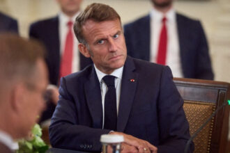 macron spune despre putin ca este un capcaun la usile noastre care are nevoie sa continue sa manance pentru a supravietui 68a451648882f