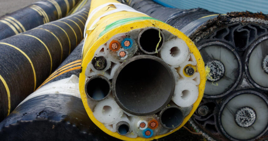 România colaborează cu partenerii din UE și SUA pentru apărarea rețelelor de cabluri subacvatice 1 mae romania se alatura partenerilor din ue si sua pentru protejarea cablurilor submarine 6895b117976e0