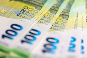 magazinele din bulgaria afiseaza deja preturile atat in leva cat si in euro 6895bdc752c24