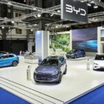 „O migrație strategică: Dealerii Stellantis din Germania se alătură BYD, sub conducerea unui fost lider al grupului - „Intrarea chinezilor pe piața europeană se face cu mare fast”” 2 mai multi dealeri stellantis din germania au migrat la byd dupa recrutarea fostului director al grupului chinezii vin in europa la o masa intinsa 689e021379306