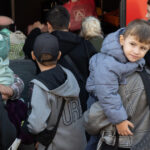 Dezvăluiri din spatele expulzării ucrainenilor: Trump plănuiește să trimită acasă 120.000 de refugiați. Ce se ascunde în spatele acestei decizii? 3 marea deportare a ucrainenilor trump se pregateste sa expulzeze 120 000 de refugiati care sunt motivele 689f2e9a661d4