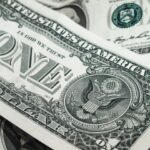 Impozit de 15% pe automobile și medicamente la granița SUA: UE și administrația Trump exclud scutirile pentru vinuri și băuturi alcoolice. 2 masinile si produsele farmaceutice urmeaza sa fie taxate cu 15 la intrarea in sua anunta ue si administratia trump care nu prevede nicio scutire a vinurilor si bauturilor spirtoase 68a71c86666ba