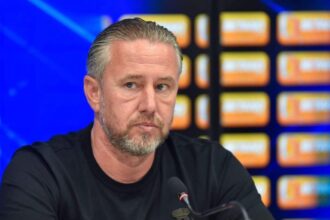 mesaj fara ocolisuri de la reghecampf pentru noul antrenor de la cfr e greu sa vii dupa dan petrescu 68a8d861bf794