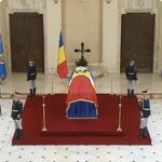 mesajul emotionant al sotiei lui ion iliescu scris pe o coroana de flori albe cei doi au fost casatoriti 74 de ani 68931b15242fd