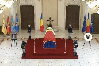 mesajul emotionant al sotiei lui ion iliescu scris pe o coroana de flori albe cei doi au fost casatoriti 74 de ani 68931b15242fd