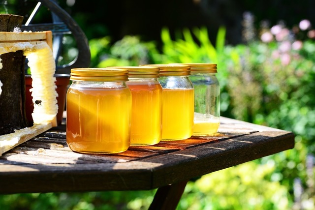 Miere contaminată din fermele agricole 1 miere cu pesticide din culturile agricole 6890d2721aa6e