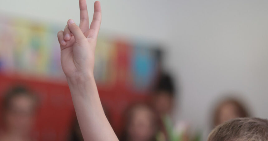 Ministerul Educației lansează noi reglementări pentru bursele școlare. Ce aduce acest proiect? 1 ministerul educatiei propune noi reguli pentru bursele scolare ale elevilor ce prevede proiectul 689d9a7097e68