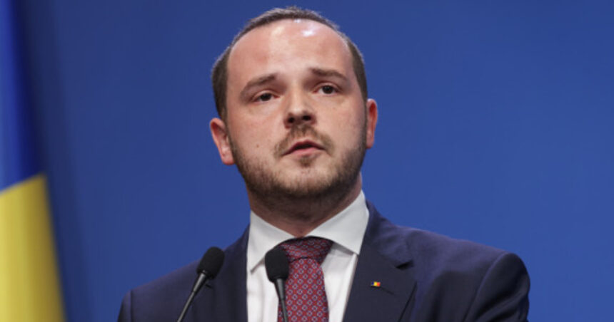 Ministrul Alexandru Rogobete solicită plecarea șefului secției de arși de la Floreasca, acuzându-l de comportament arogant și neglijență. 1 ministrul alexandru rogobete cere demisia sefului sectiei de arsi de la floreasca si il acuza de aroganta si indolenta 688d06b5ded11