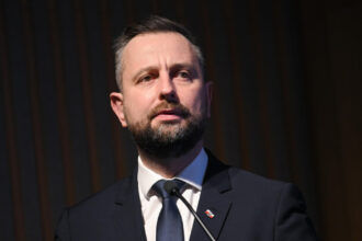 ministrul apararii polonez compara situatia din tara sa cu cea din romania dupa ce un obiect a explodat intr un lan de porumb 68a5a98f04ef6