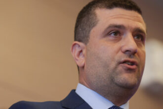 ministrul radu miruta reintroduce obligatia ca persoanele care intra intr o fabrica de armament sa fie autorizate de minister 68910975aaafd