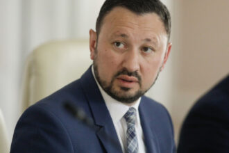 mircea fechet atac la sefa csm care crede ca o pensie de 11 000 lei e mica o realitate paralela construita pe aroganta misecuvenism 688f0bc1b7678