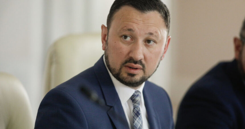 Mircea Fechet critică dur conducătoarea CSM care consideră insuficientă o pensie de 11.000 lei: O viziune distorsionată alimentată de mândrie și provincialism. 1 mircea fechet atac la sefa csm care crede ca o pensie de 11 000 lei e mica o realitate paralela construita pe aroganta misecuvenism 688f0bc1b7678