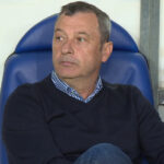 Mircea Rednic, îndepărtat de la Standard Liege după numai cinci confruntări, iar clubul a dezvăluit rapid înlocuitorul său. 2 mircea rednic a fost demis de la standard liege dupa doar 5 meciuri in aceeasi zi echipa a anuntat noul antrenor 68b0af9d8875a