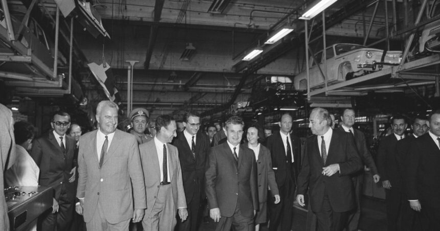 "Iluzia prosperității comuniste: Datoria externă achitată de Ceaușescu și sacrificiile colosale ale românilor. A fost România mai înfloritoare?" 1 miturile raiului comunist 3 ceausescu a platit datoria externa dar cu costuri uriase pentru populatie era romania mai bogata 68904b7e3a4f9