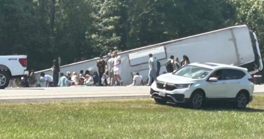 Tragedie pe drum: Autocarul de la Cascada Niagara se răstoarnă în New York, provocând victime și răniți, inclusiv printre cei mici. 1 morti si raniti inclusiv copii dupa ce un autocar care venea de la cascada niagara s a rasturnat in statul new york 68a8da824f7c1
