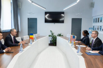 nazare intalnire cu insarcinatul cu afaceri al sua trebuie sa ne schimbam fundamental atitudinea in atragerea de investitii straine 68a5e2a15d13c