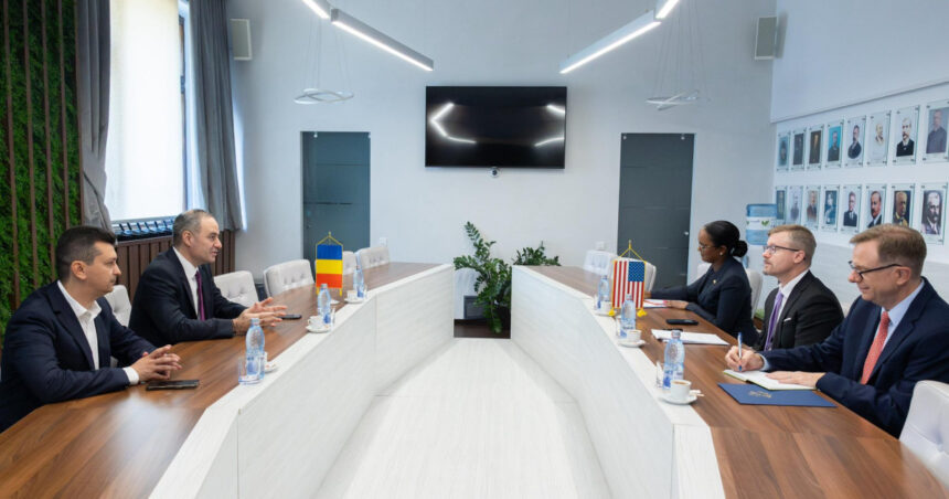 Nazare se consultă cu reprezentantul SUA: Este esențial să ne transformăm radical abordarea pentru a atrage investiții externe. 1 nazare intalnire cu insarcinatul cu afaceri al sua trebuie sa ne schimbam fundamental atitudinea in atragerea de investitii straine 68a5e2a15d13c