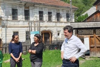nicusor dan alaturi de familie despre exploatarea aurului la rosia montana foto 68a360357b3a8