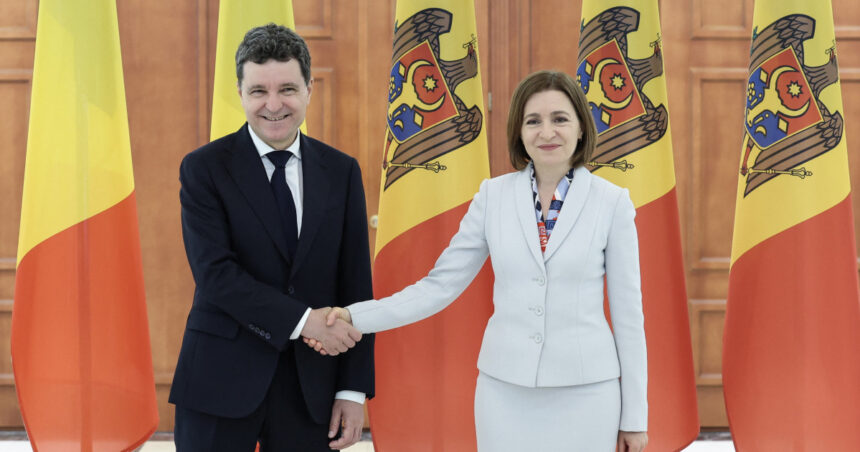 Nicuşor Dan, în R. Moldova cu ocazia Zilei Limbii Române, la celebrarea „Marii Dictări Naţionale” 1 nicusor dan vizita in r moldova cu prilejul zilei limbii romane presedintele participa la evenimentul marea dictare nationala 68b3dcd01cd20