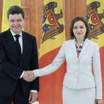 Nicuşor Dan, în Republica Moldova cu ocazia Zilei Limbii Române: Implicare în „Marea Dictare Naţională” 3 nicusor dan vizita in republica moldova de ziua limbii romane presedintele participa la evenimentul marea dictare nationala 68b3e03633542