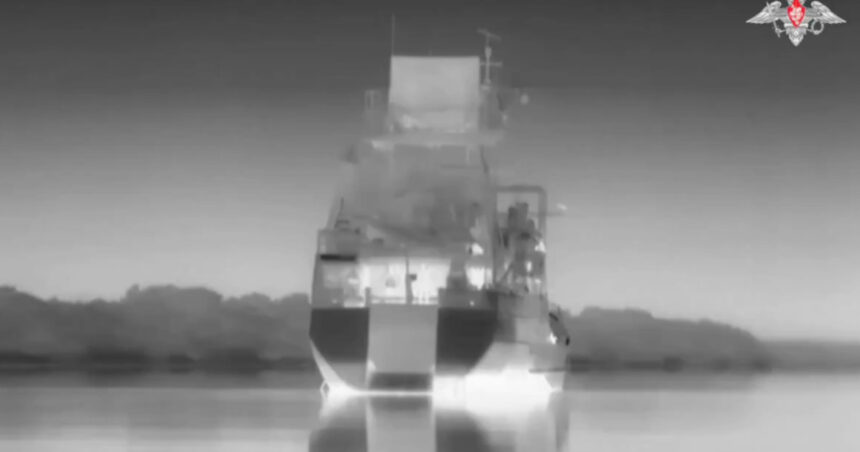 Imagini inedite cu atacul rusesc din Delta Dunării asupra navei ucrainene „Simferopol” 1 noi imagini cu momentul atacului rusesc din delta dunarii asupra navei ucrainene simferopol 68b171ef3dfe2