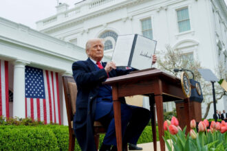 noile tarife americane lovesc de astazi zeci de tari trump promite ca vor curge miliarde in sua 68944a4793b02